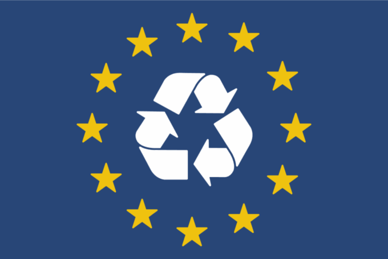 EU-Flagge mit Recycling-Symbol – EU-Verpackungsverordnung (PPWR)