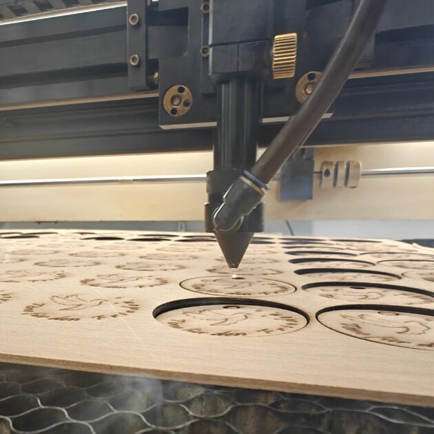 100 Watt CO2 Laser in der PostWerkStatt